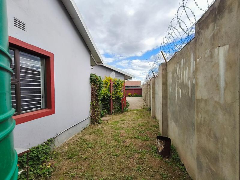 6 Bedroom Property for Sale in Mthata Eastern Cape